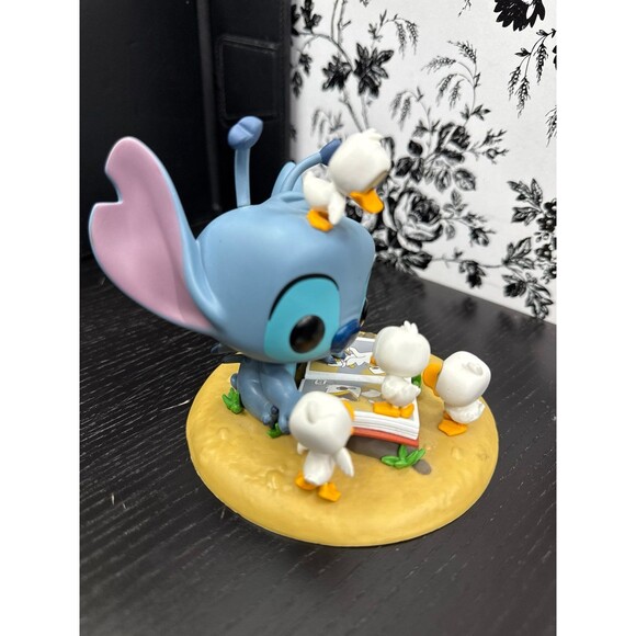 Funko Pop! Disney Lilo & Stitch - Stitch duckie book with Ducks Figure - Picture 4 of 4
